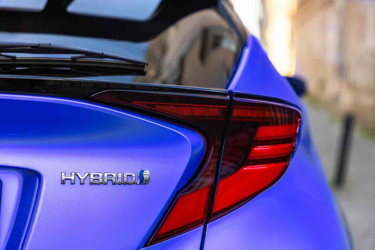 Vetture Auto ibride elettriche