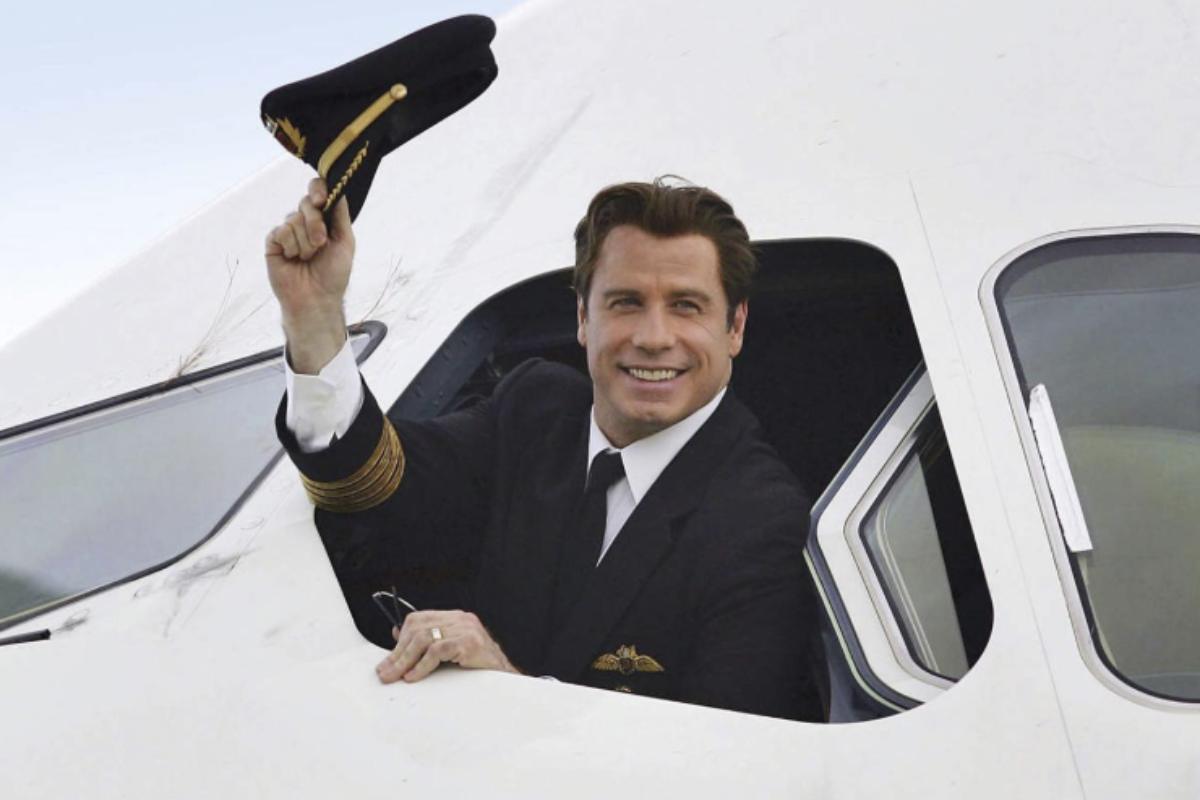 l di là della sua carriera cinematografica, Travolta è noto anche per le sue altre grandi passioni: quella per l'aviazione e, soprattutto, per il mondo dei motori.