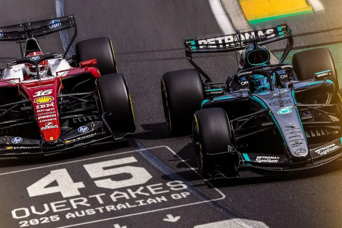 Mercedes e Ferrari in duello durante il GP d’Australia di Formula 1 sul circuito di Melbourne