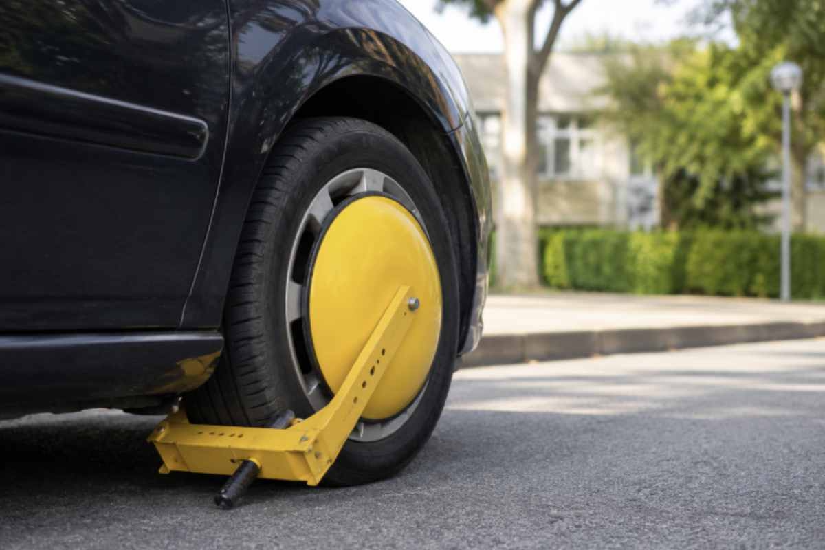 Il fermo amministrativo non è solo una formalità burocratica, ma un blocco reale che può trasformare un veicolo in qualcosa