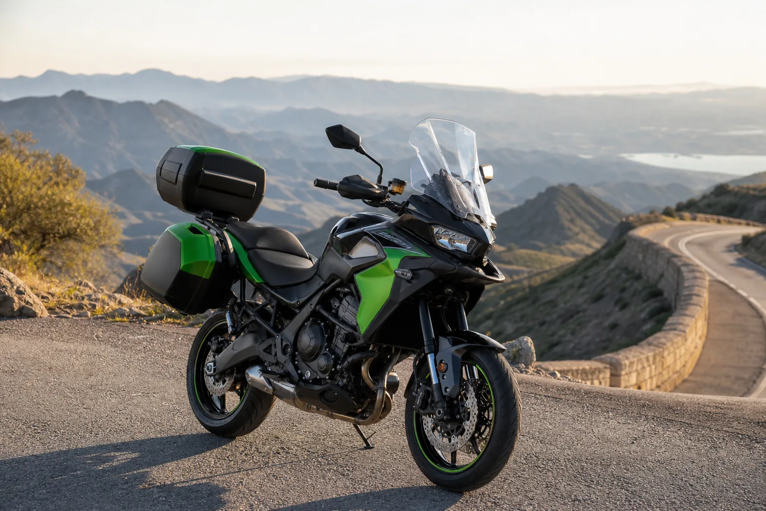 Kawasaki Versys 900 SE LT: il crossover con radar e motore Z900